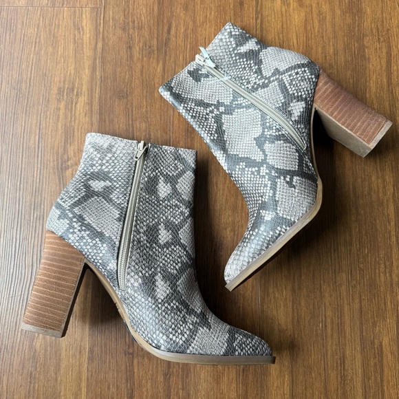 CARLOS by Carlos Santana Snakeskin Boots Womens 7.5 Lydia Faux Leather Heeled - Picture 2 of 13